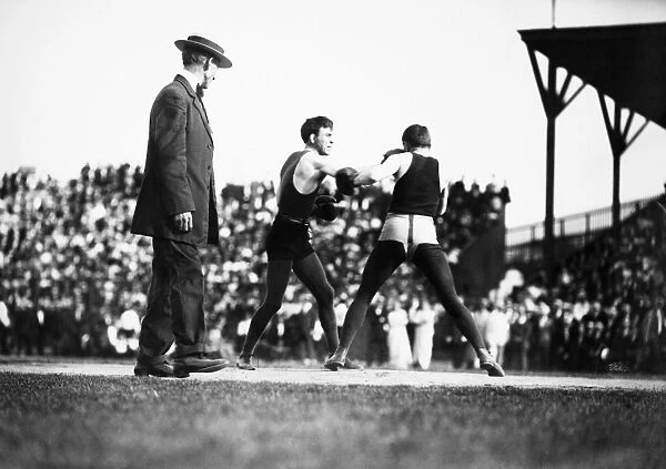 Oscar Battling Nelson (left) fighting Billy Hurley at Hammond, Indiana, on 14 June 1902. Nelson won the decision in the 6th round