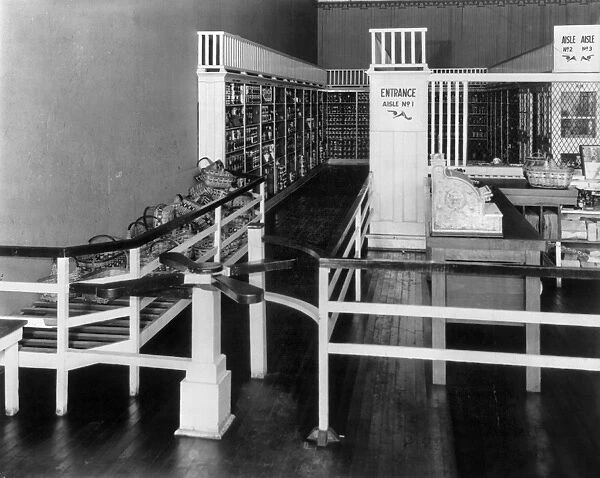 PIGGLY WIGGLY STORE, c1917. Interior of a Piggly Wiggly self-service supermarket in Tennessee