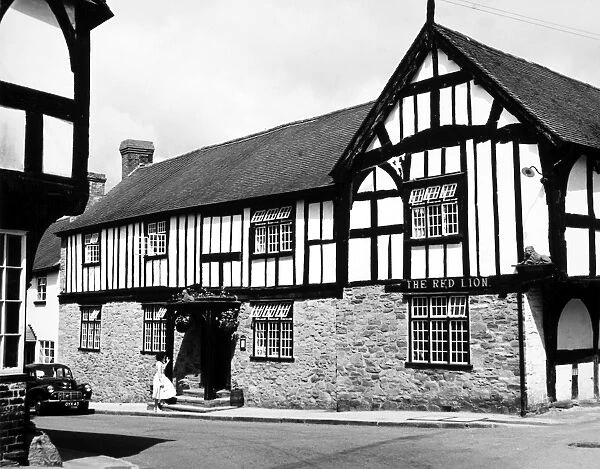 The Red Lion Inn, Weobley, Herefordshire, England. An example of English Tudor half-timbering. Photograph, mid-20th century