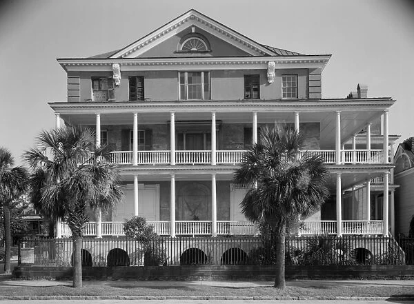 ROBINSON-AIKEN HOUSE. Front facade of Robinson-Aiken House in Charleston, South Carolina