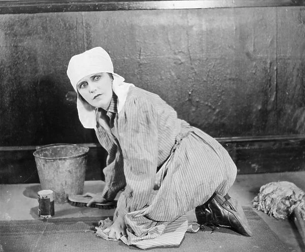 SILENT FILM STILL: WOMAN. Ruth Roland in a scene from The Adventures of Ruth, 1919