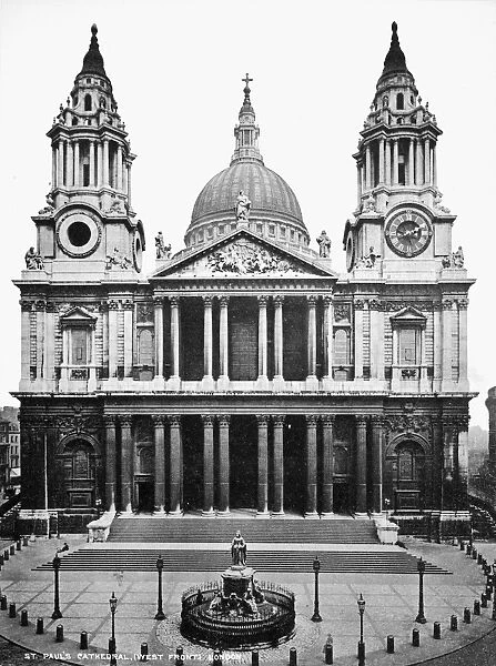 ST. PAULs CATHEDRAL. London, England. Photographed c1900