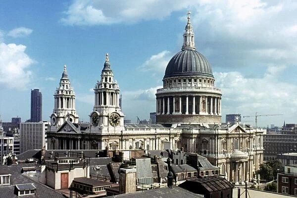 ST. PAULs CATHEDRAL. London, England