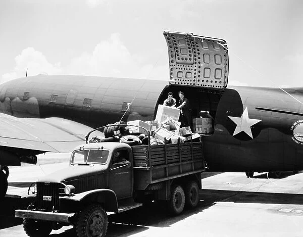UNITED STATES ARMY, 1943. United States Army troops loading an air transport command plane