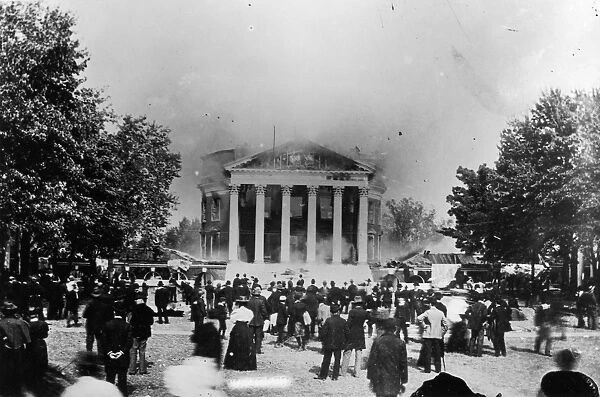 UNIVERSITY OF VIRGINIA. The burning of the Rotunda at the University of Virginia