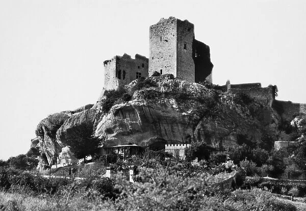 VAISON-LA ROMAINE: CASTLE. Ruins of the 13th century feudal castle of the counts of Toulouse at Vaison-la-Romaine, Vaucluse, France