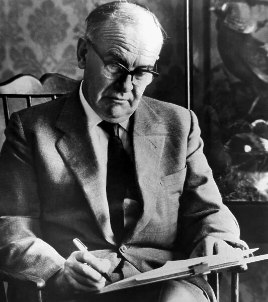 VICTOR SAWDON PRITCHETT (1900-1997). English journalist and writer. Photographed c1963