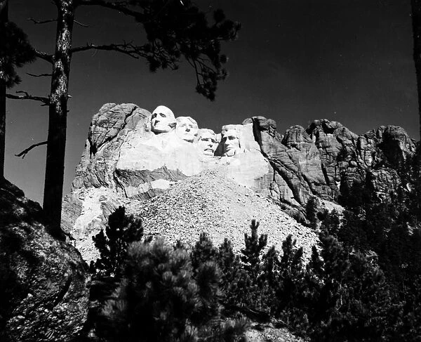 View of Mount Rushmore National Memorial in South Dakota, featuring (left to right) the likenesses of U. S. Presidents George Washington, Thomas Jefferson, Theodore Roosevelt, and Abraham Lincoln, created by sculptor Gutzon Borglum between 1927 and 1941