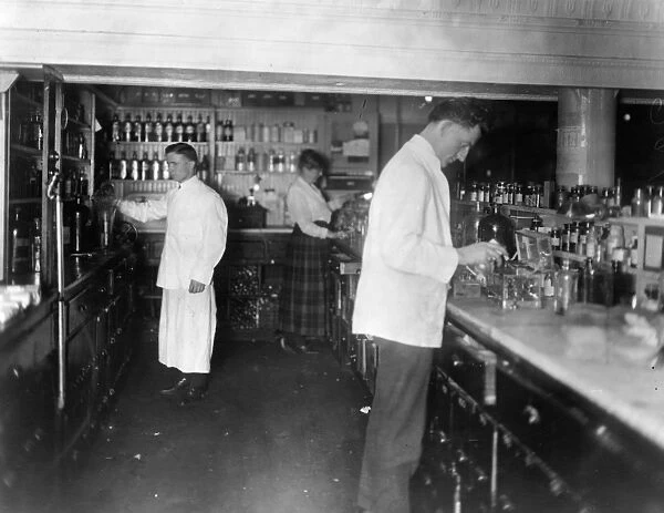 WASHINGTON, D. C. : PHARMACY. Pharmacists at Peoples Drug Store on 7th and E Streets in Washington