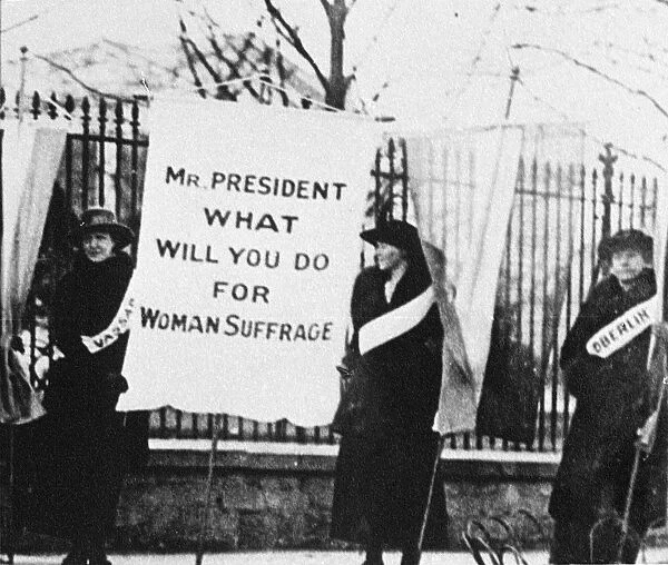 WHITE HOUSE: SUFFRAGETTES. Suffragettes holding a sign that reads Mr