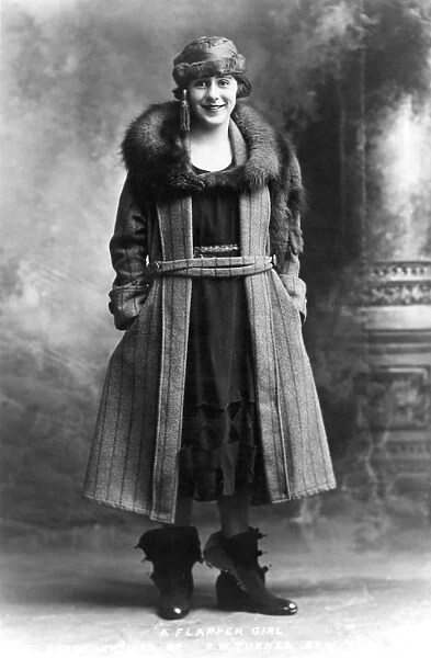 WOMENs FASHION: 1920s. A Flapper Girl, 1922
