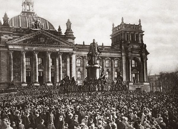 WORLD WAR I: BERLIN. Crowd gathered in front of the Reichstag Building to hear