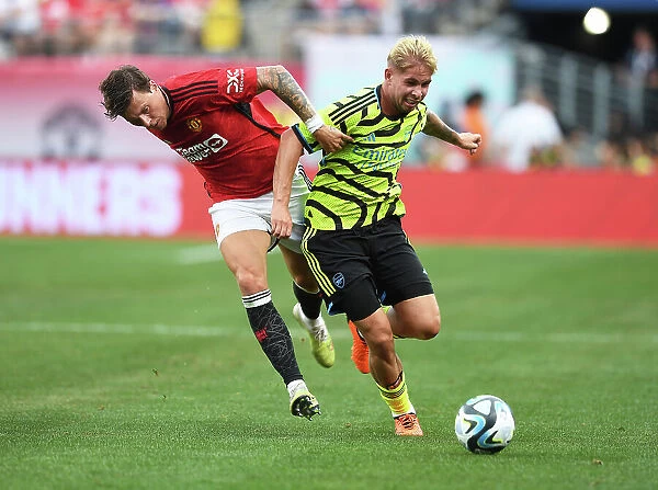 Arsenal's Emile Smith Rowe vs Manchester United's Victor Lindelof: A Pre-Season Face-Off at MetLife Stadium (2023)
