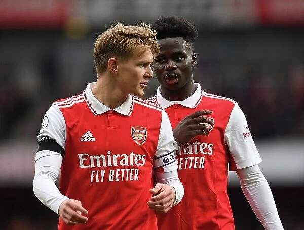 Arsenal's Odegaard and Saka in Action: Arsenal FC vs Brentford FC, Premier League 2022-23