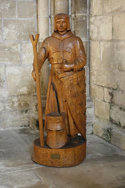 Crusader statue in Vezelay basilica