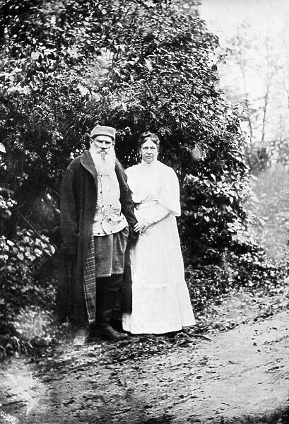 Leo tolstoy with his wife sofia andreyevna at yasnaya polyana on their wedding anniversary, september 23, 1905