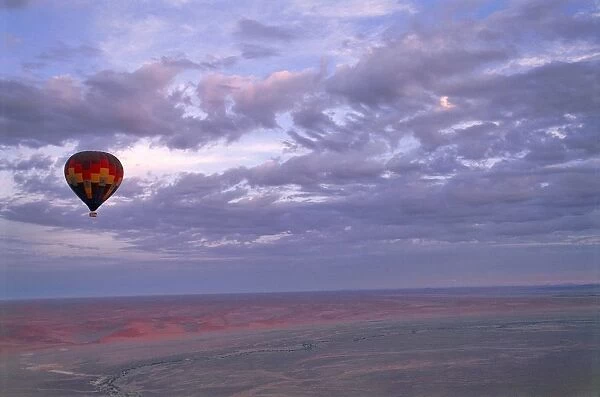 Namibia, Namib Naukluft Park, Balloon flight over desert, Sunrise