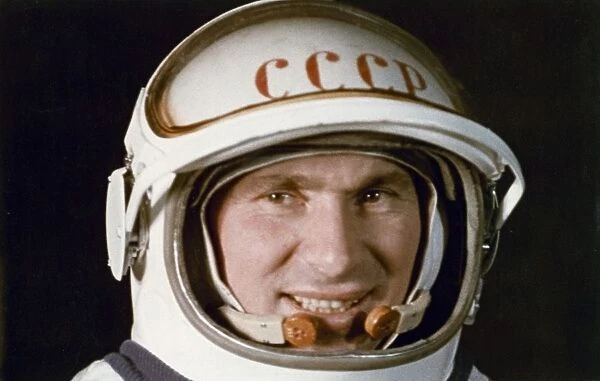 Soviet cosmonaut pavel belyayev, voskhod 2 mission, 1965