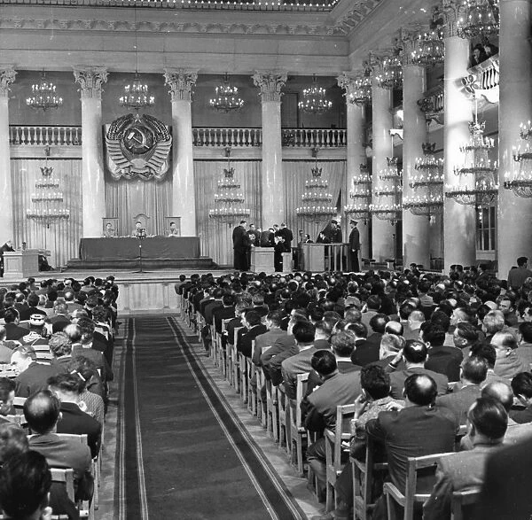 Trial of u2 spy plane pilot francis gary powers in house of unons hall of columns, moscow, ussr, 1960, powers siting in the dock at right