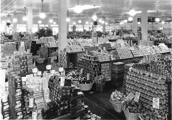 A well-stocked grocery store in America in the 1920s