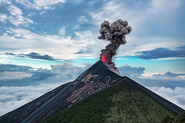 Volcan de Fuego erupting