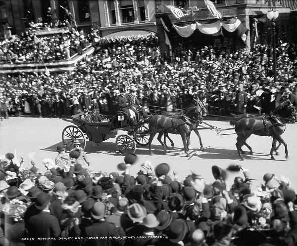 Admiral Dewey and Mayor Van Wyck, Dewey Land Parade, 30th September 1899 (b  /  w photo)
