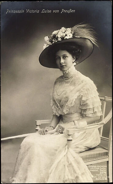 Ak Princess Victoria Luise of Prussia, seat portrait, Liersch 2374 (b  /  w photo)