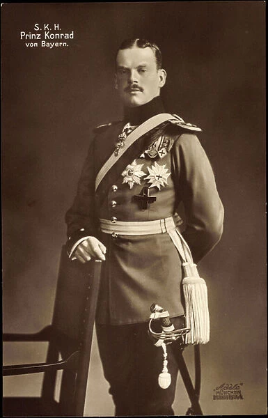 Ak S. K. H. Prince Konrad von Bayern Wittelsbach, uniform, sabre (b  /  w photo)