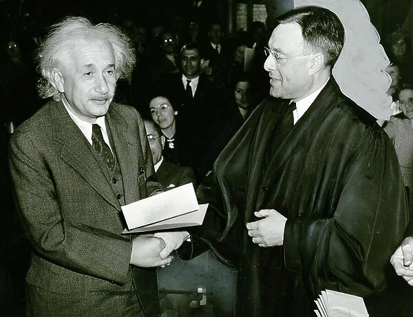 Albert Einstein receiving from judge Phillip Foreman, his certificate of American citizenship, 1940 (b / w photo)