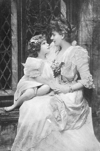 Alice Keppel with her daughter Violet Trefusius, 1905 (b  /  w photo)
