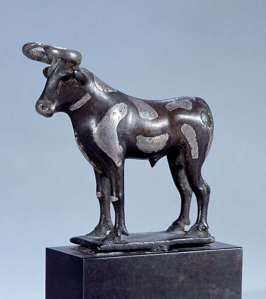 Art of Mesopotamia: Pie Taurus. Bronze sculpture inlaid with silver