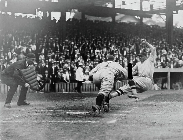 Baseball: Ready to Make the Call, 1910-30 (b / w photo)