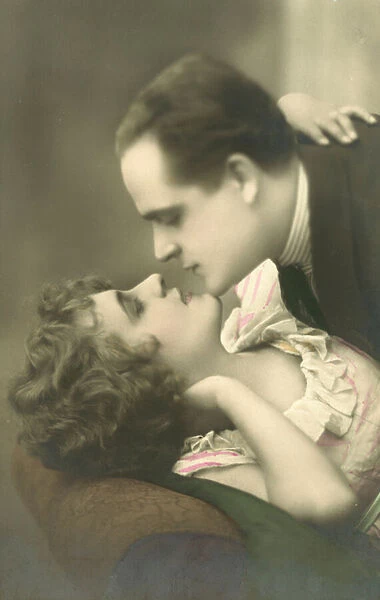 Couple kissing (coloured photo)