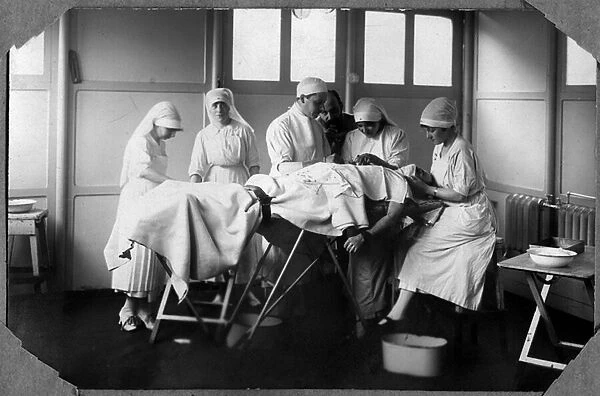 First World War 1914-1918: doctors and nurses of the red cross (Therese Pavillou