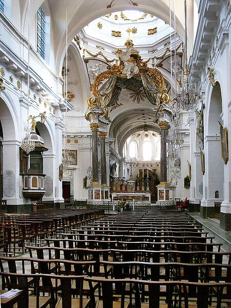 Inside the church of Saint Bruno, in Lyon, built by the Carthusian people in two stages: the choir (1590-1604), then the transept and the nave (1735-1750, by F)