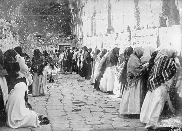 Jerusalem, at the Wailing Wall on Friday, c. 1909-1910 (b  /  w photo)