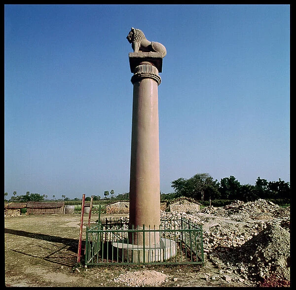 Lion Pillar of Emperor Ashoka (c. 264-223 BC) at the Monkey Pond (photo)