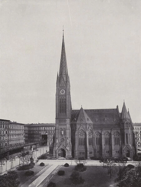 Luther-Kirche, Im Hintergrund links das durchbrochene Haus mit der Hochbahn (b  /  w photo)