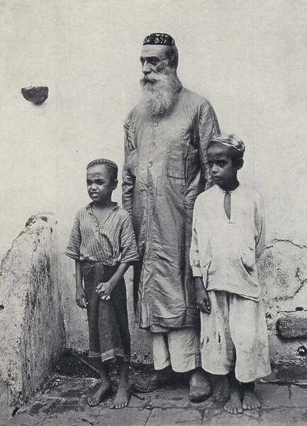 Members of the Jewish community of Cochin, India (b  /  w photo)
