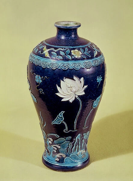 Ming vase with three colour decoration (porcelain)