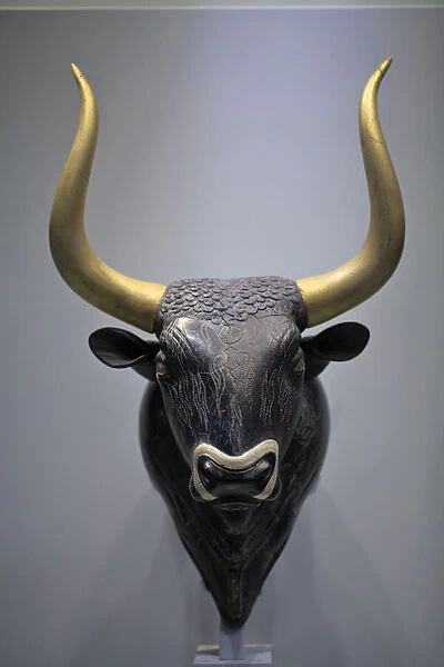 Minoan art. Bull s-head rhyton. This rhyton was found in the small palace of Knossos