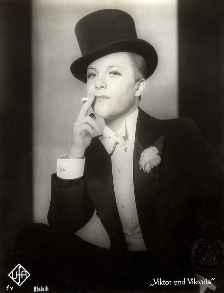 Portrait of Renate Mueller in the film Viktor and Viktoria, 1933 (b  /  w photo)