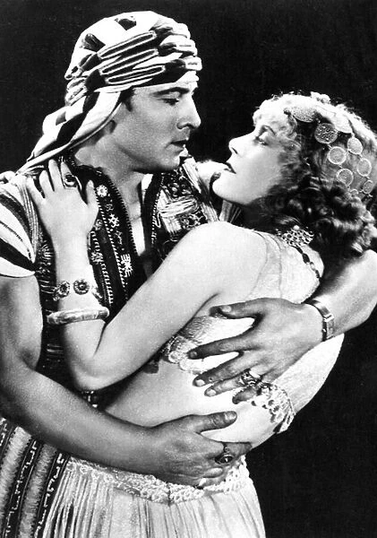 Rudolf Valentino as Ahmed and Vilma Banky as Yasmin in Son of the Sheik 1926, c