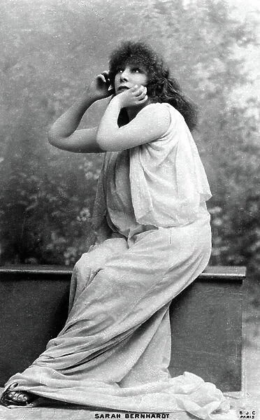 Sarah Bernhardt in the title role of Izey, at the Abbey Theatre, Ireland in 1896 (b / w photo)