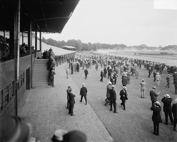 Saratoga race track, Saratoga Springs, N. Y. c. 1900-15 (b  /  w photo)