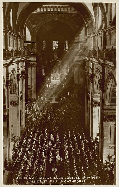 Silver Jubilee of King Edward VII and Queen Alexandra in 1935 at St Pauls Cathedral (b  /  w photo)