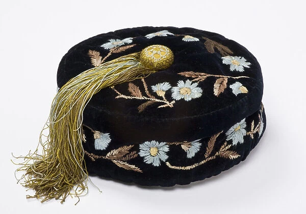 Smoking cap, c. 1880 (embroidered velvet lined with machine-quilted silk)