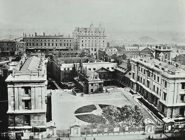 St Thomas Hospital: elevated view of the exterior, 1862 (b  /  w photo)