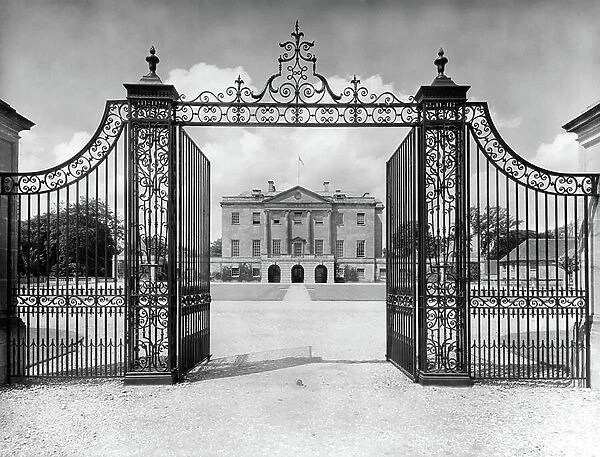 Tusmore Park, seen through the new gates, from England's Lost Houses by Giles Worsley (1961-2006) published 2002 (b / w photo)