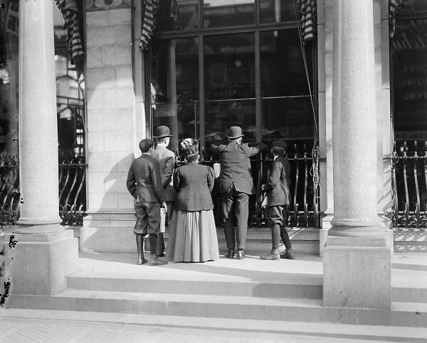 Watching the Herald presses, Herald Building, New York, N. Y. c. 1900-10 (b  /  w photo)